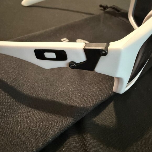 Oakley Jupiter Mens Sunglasses Black Lenses - Picture 2 of 8